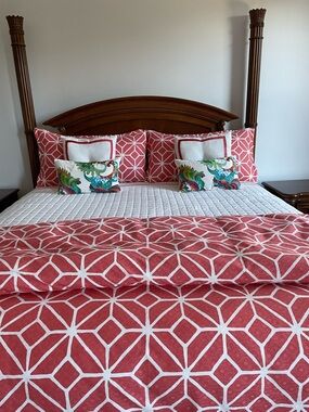 Coral Geometric Duvet and King Shams Set - Brand: Trina Turk